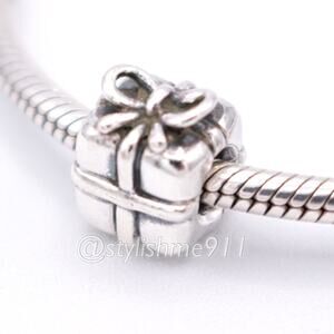 Authentic PANDORA Present Charm - 790300